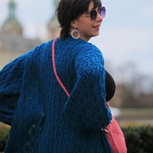 "Cardigan Miękkości i Stylu"